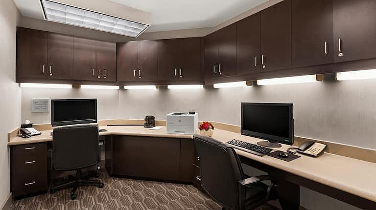 24/7 Business Center Access.