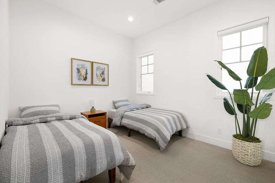 Guest room #1 with 2 twin beds