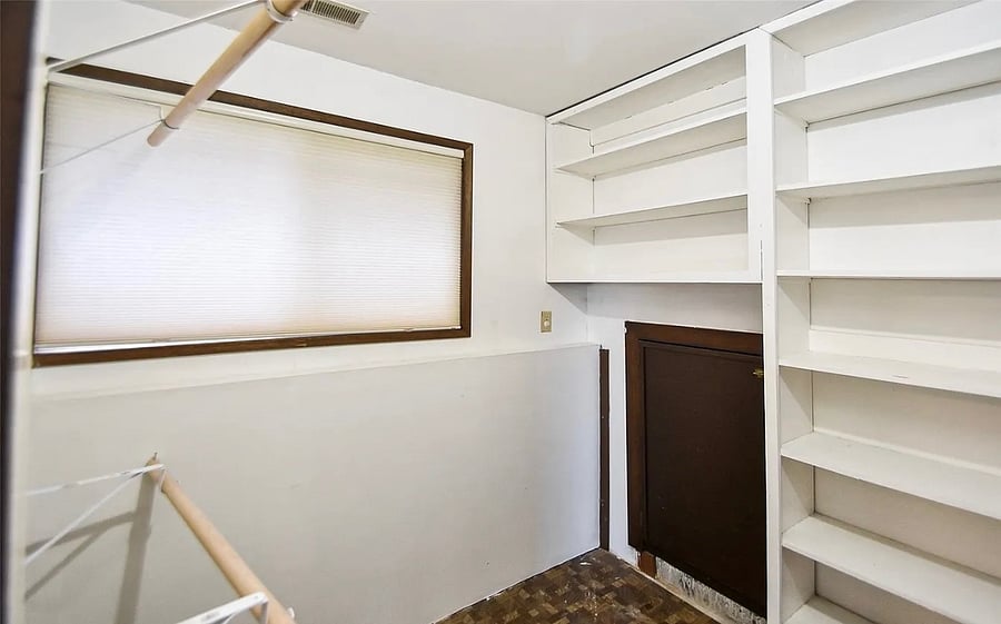 Plenty of storage & shelf space in the large walk-in closet