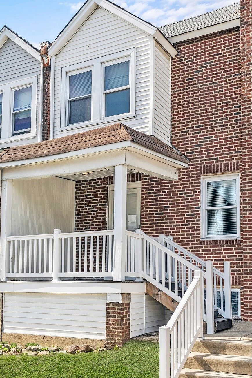 Front porch with enclosure