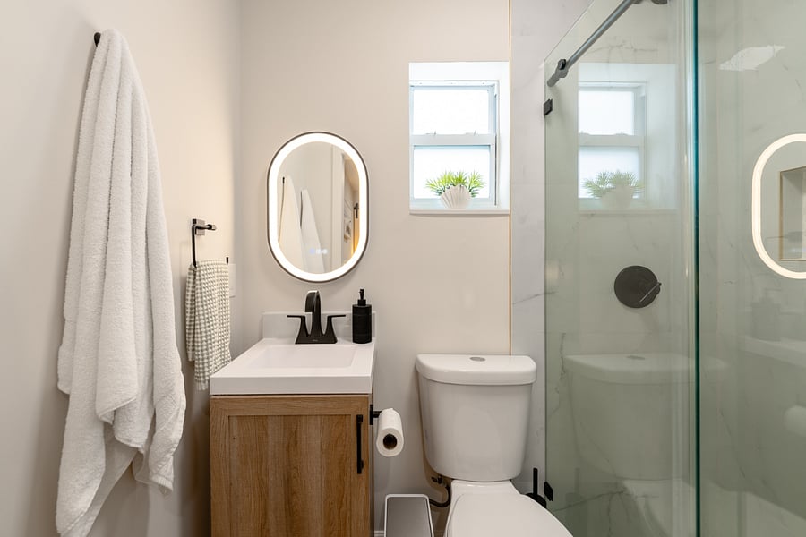 Full Bathroom #1