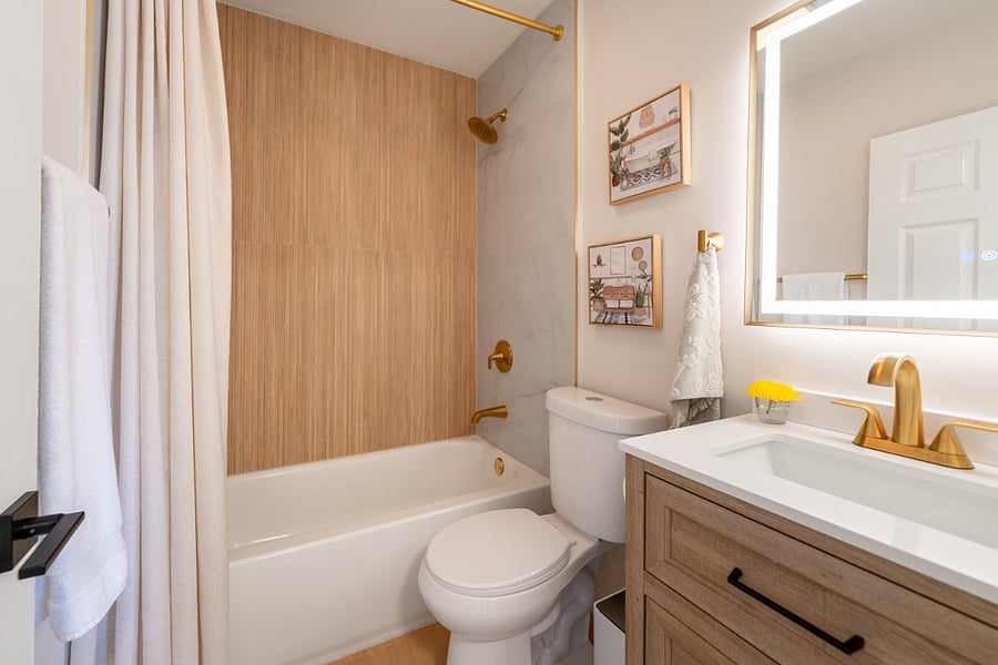 Full Bathroom #2
