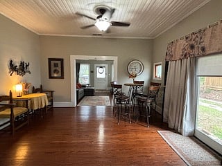 Sitting room.