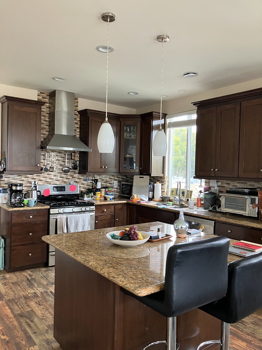 Full kitchen privileges. extra refrigerators in garage and roof