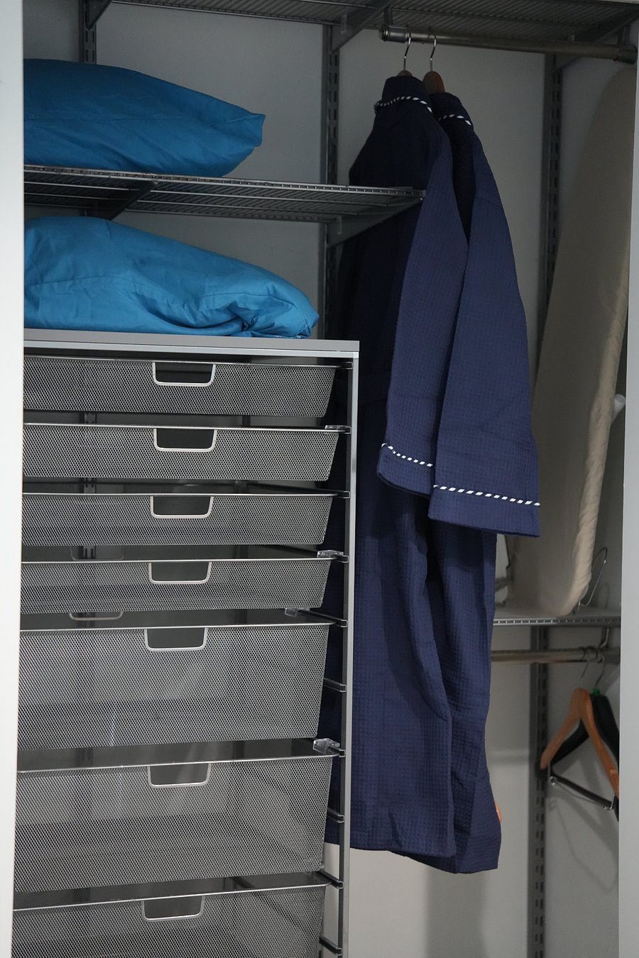 Hot tub robes, extra pillows, blankets, iron/ironing board