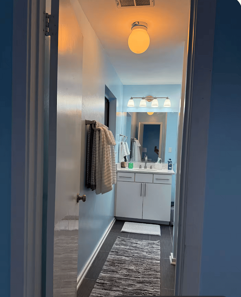 Ensuite bathroom - only accessible from inside room