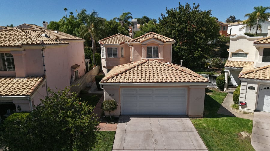 Discover your home away from home in this quiet and scenic residential community. Nestled among lush palm trees and manicured lawns, this charming single family home offers a tranquil environment for a truly relaxing getaway.