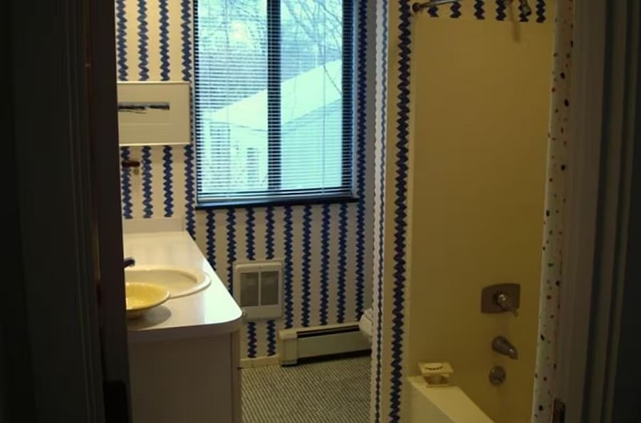 first floor bath between bedrooms