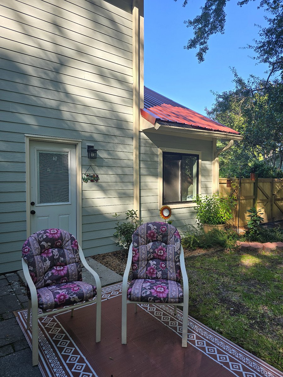 Entrance and patio