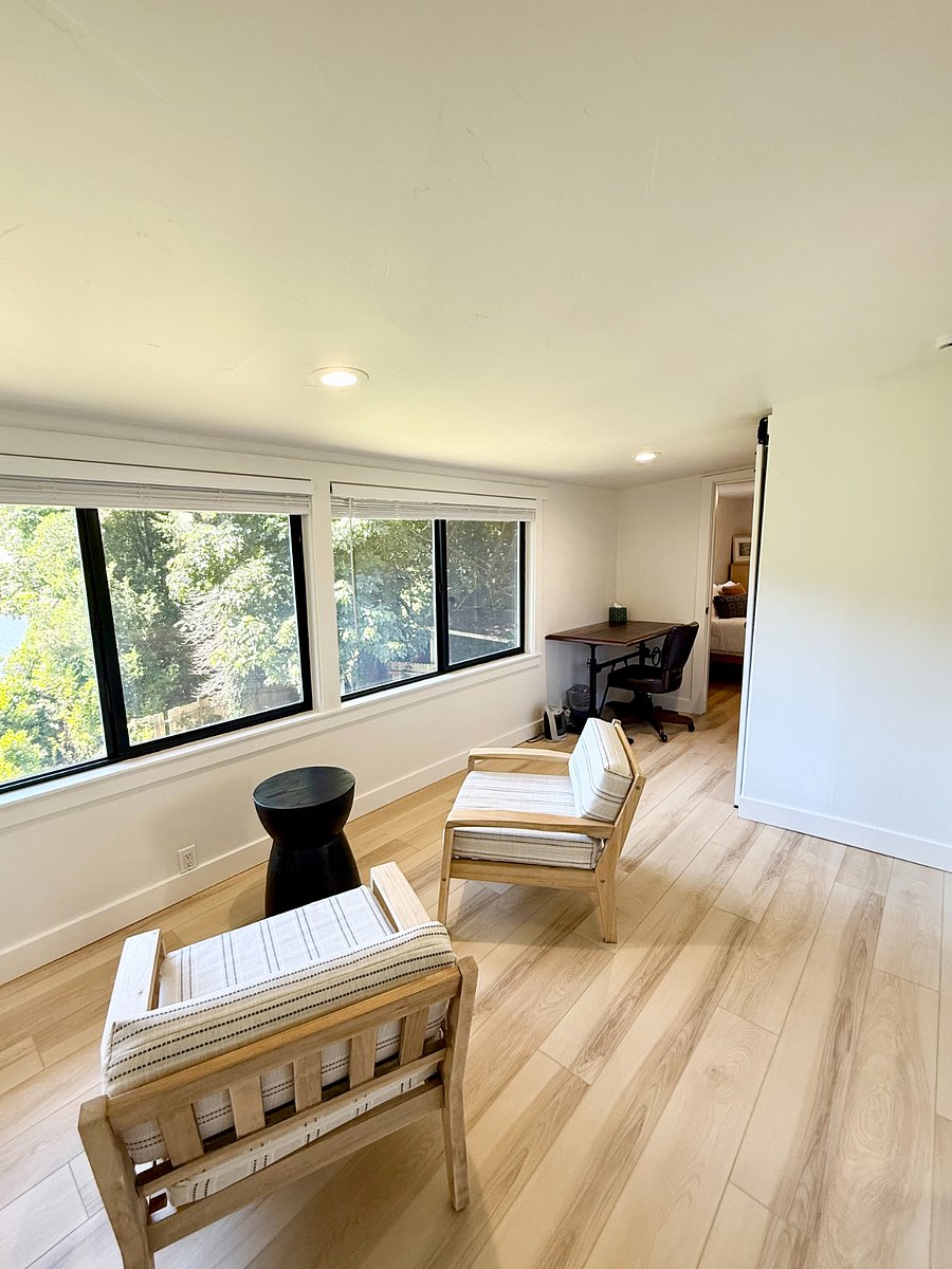 Reading/dedicated workspace area with view of Mingus Pond!