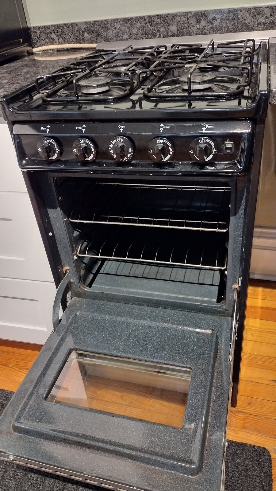 Hmmmm, is that a clean oven or what!?!