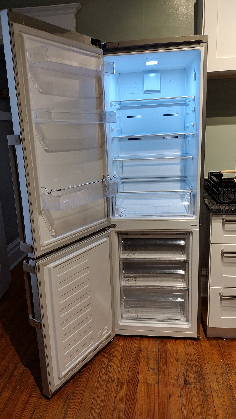 Nice clean refrigerator......ready and waiting for you.:)