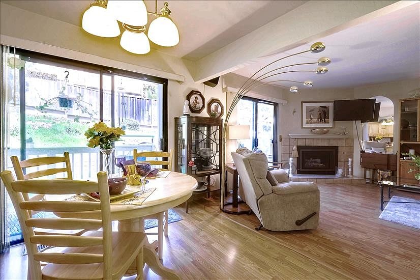 Livingroom dining room combination