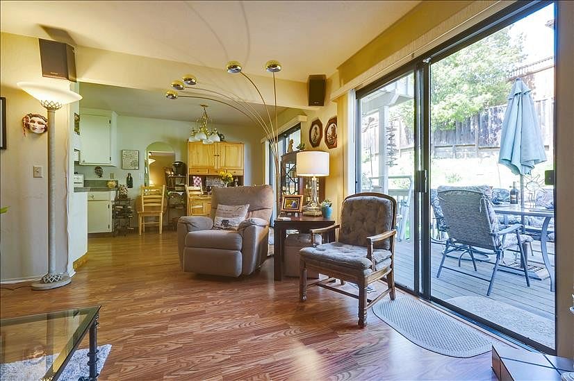 livingroom with diningroom in background