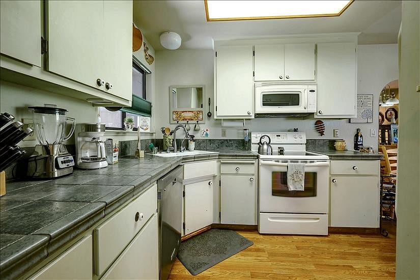 Furnished Finder property 899635_2 photo 8