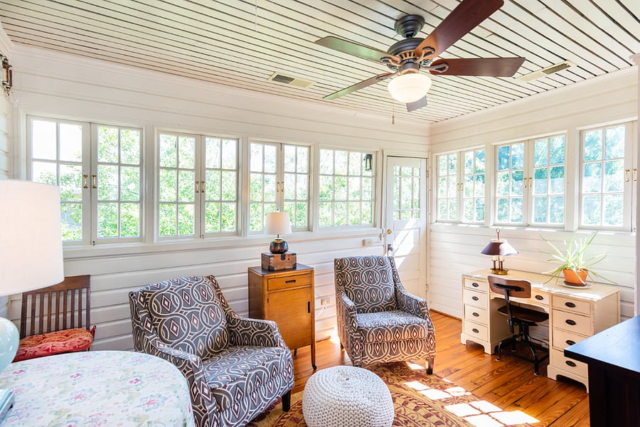Sunroom
+Dedicated Desk
+2 sitting chairs
+Fan / AC
