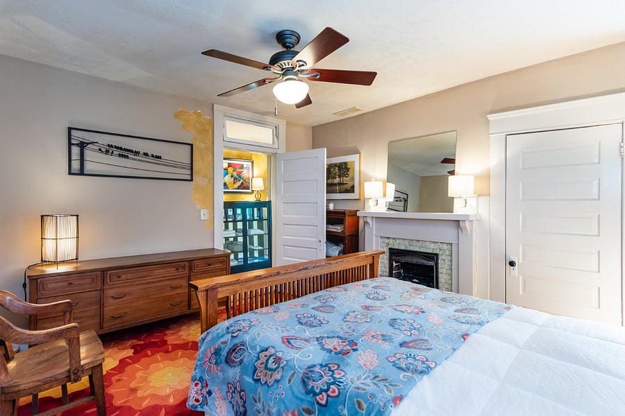 Bedroom 1:
+Queen bed
+Decorative Fireplace
+ 43" TV
+Fan / AC
+Closet + Dresser