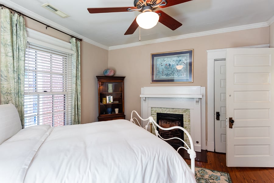 Bedroom 2
+Decorative Fireplace
+Full Bed
+Fan/AC
+Closet and dresser