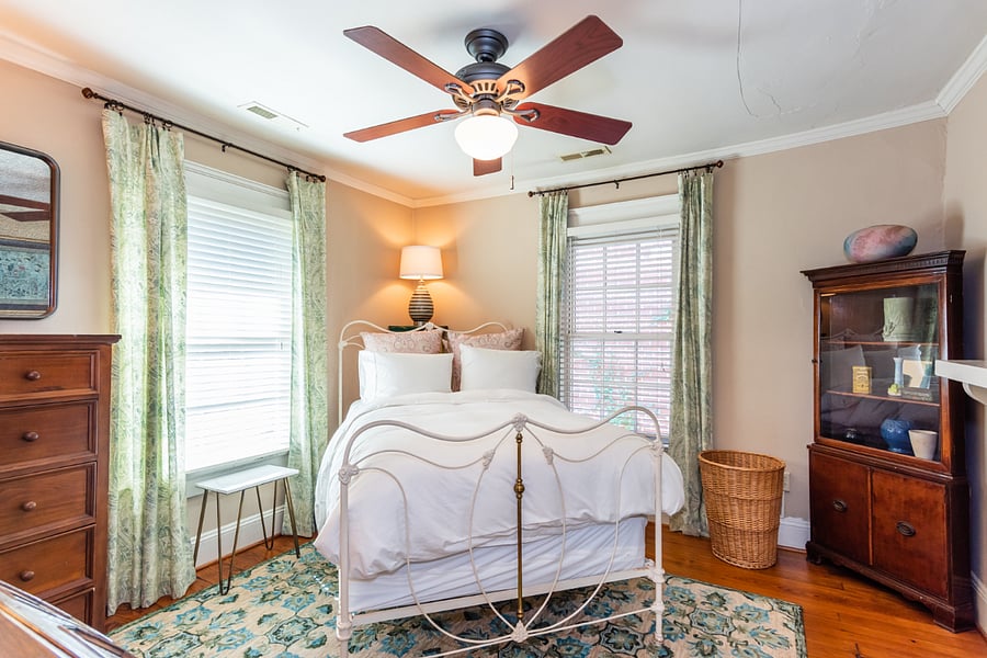 Bedroom 2
+Decorative Fireplace
+Full Bed
+Fan/AC
+Closet and dresser
