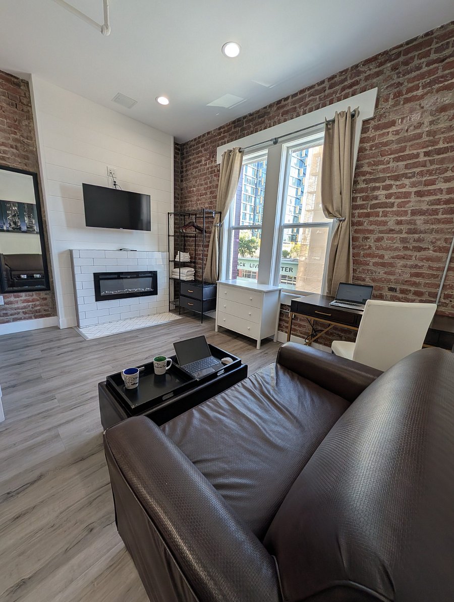 Furnished Finder property 899658_1 photo 3