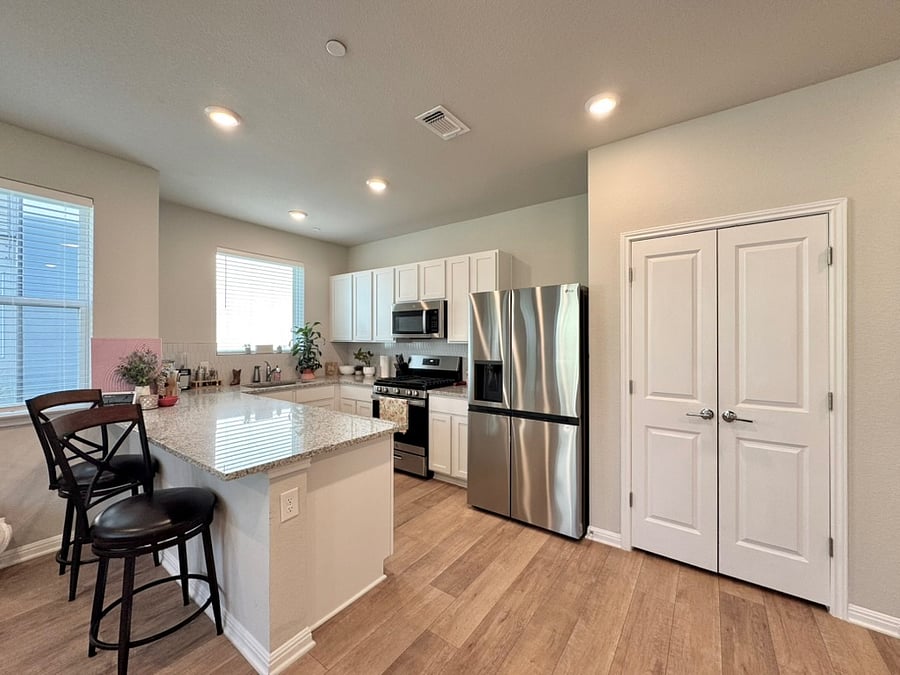 Furnished Finder property 899662_1 photo 3