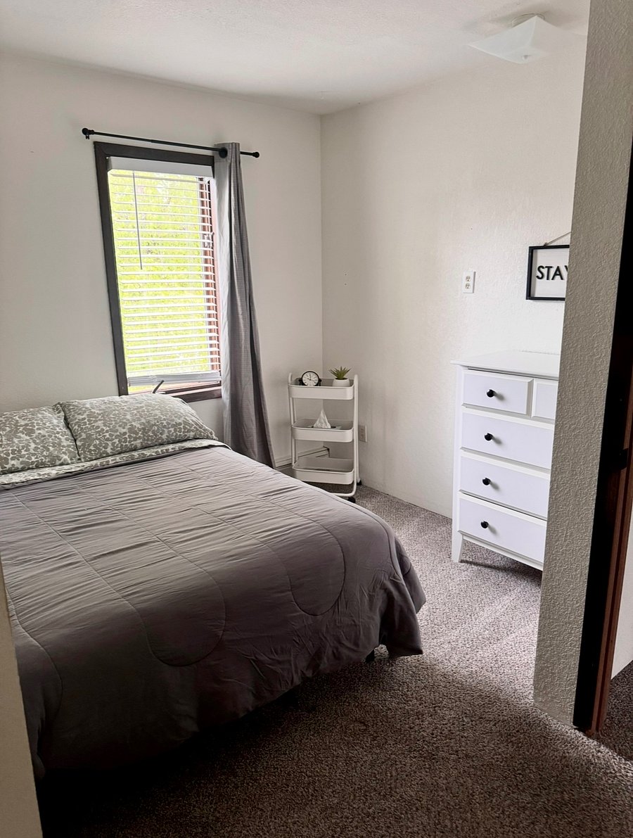 Full bedroom