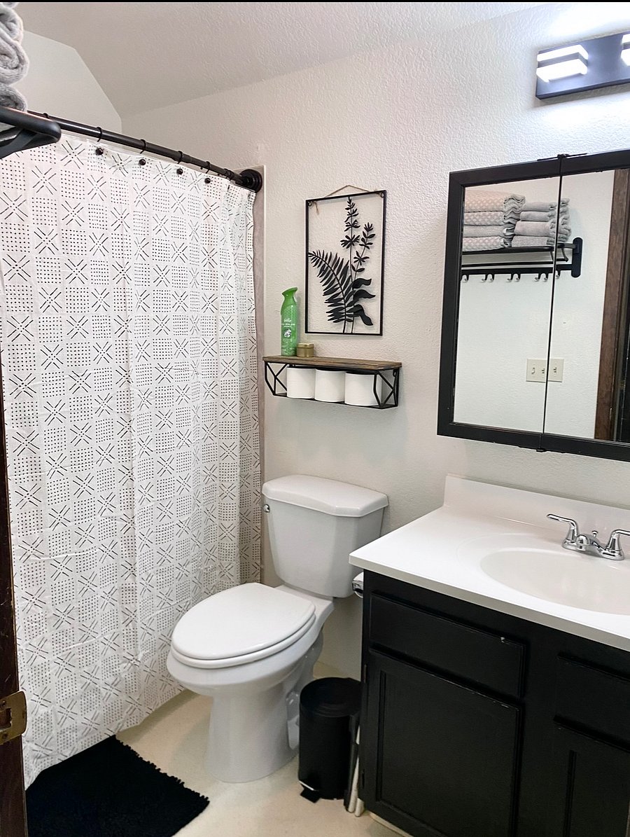 Upstairs full bath