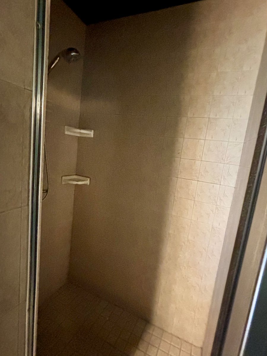 Master Bathroom
Walk-in tiled shower.