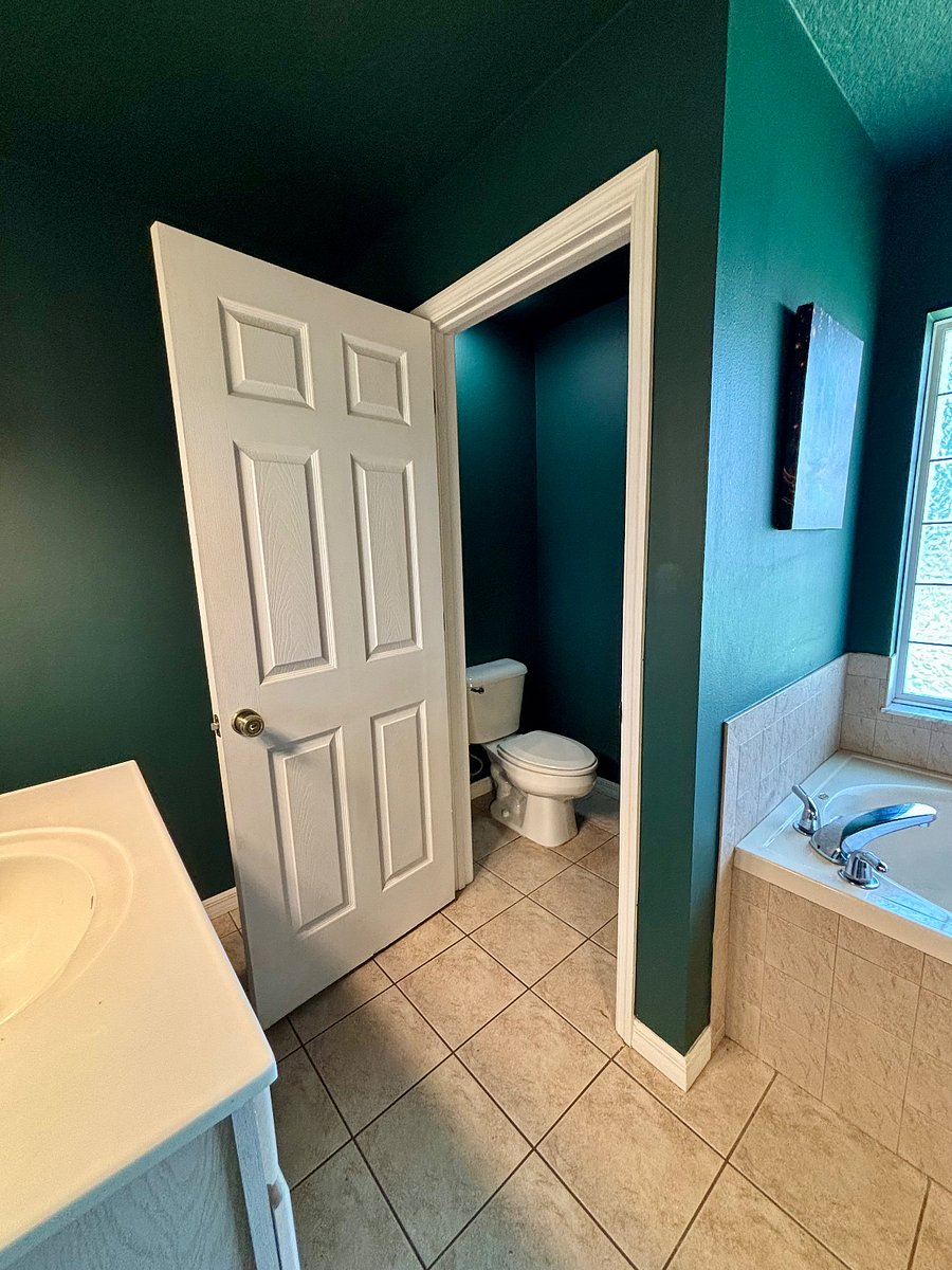 Master Bathroom
Private toilet space.