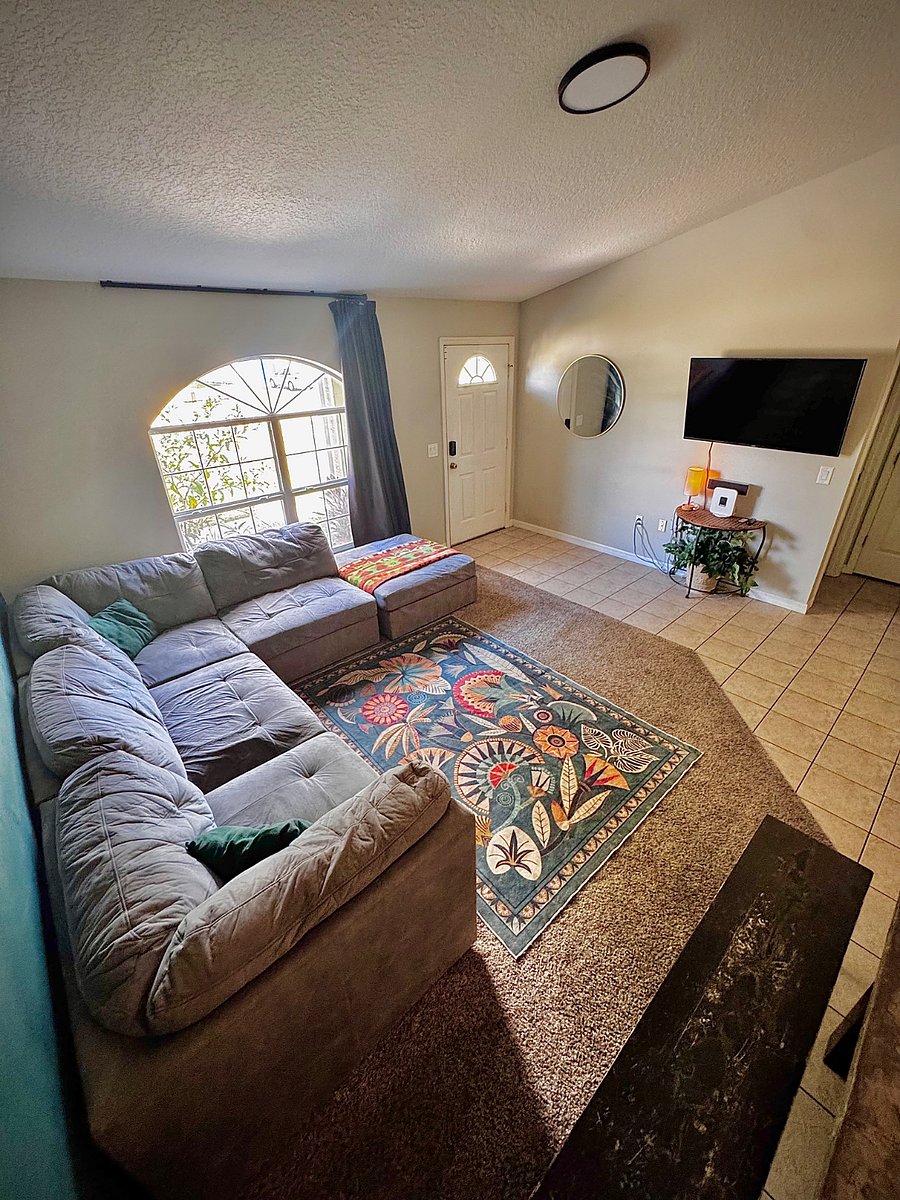 Natural light + Smart TV.