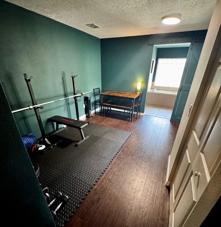 Bonus Suite
Entrance from master bedroom barn door.