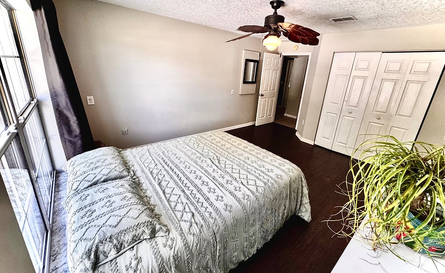 Spare Bedroom 1
Ceiling fan for summer nights.