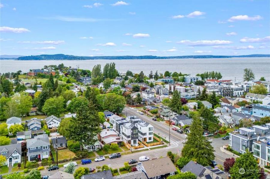 Alki beaches in walking distance