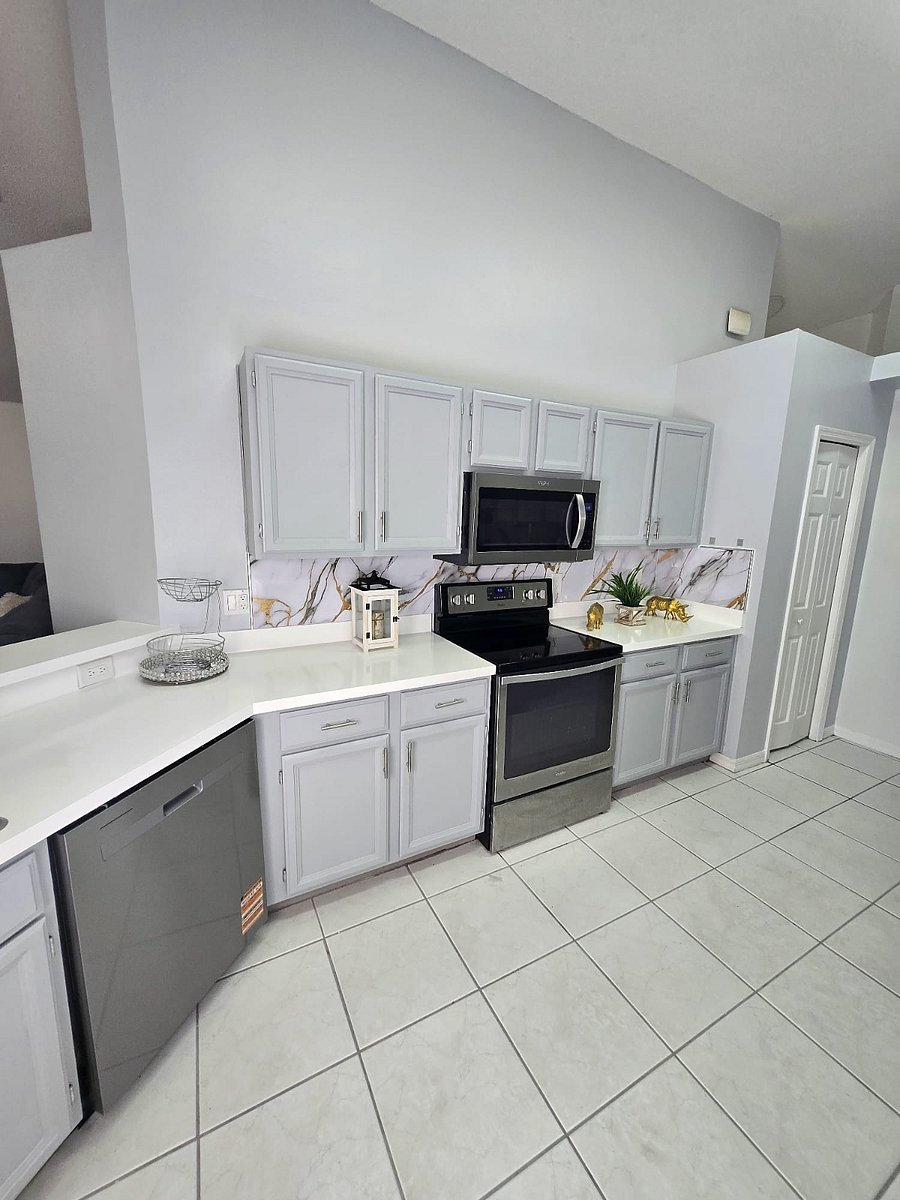Furnished Finder property 899810_1 photo 16