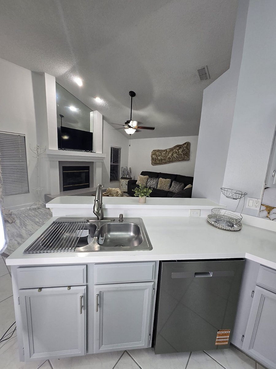 Furnished Finder property 899810_1 photo 17