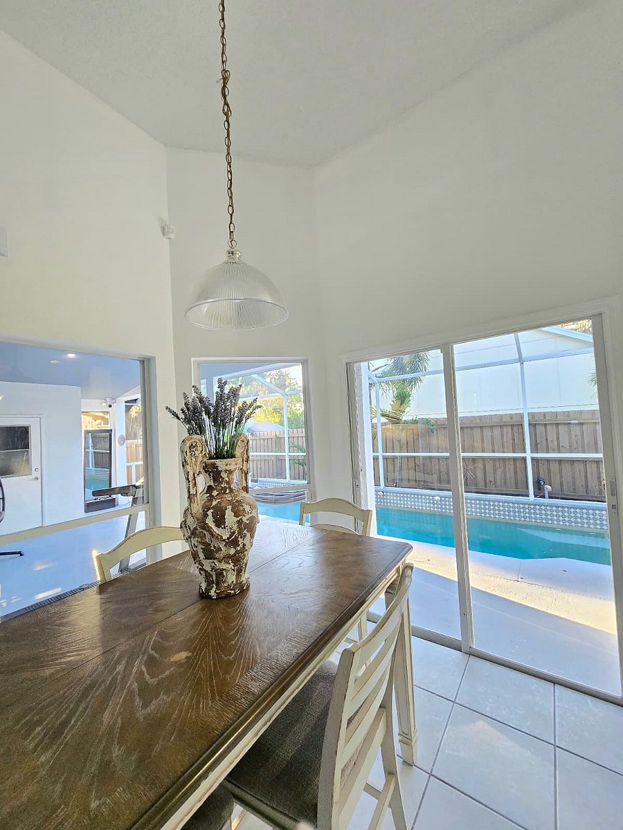 Furnished Finder property 899810_1 photo 35