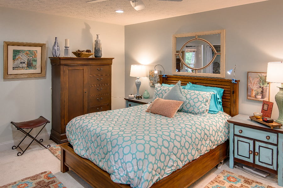 This is an option for bed covering and s
heets.