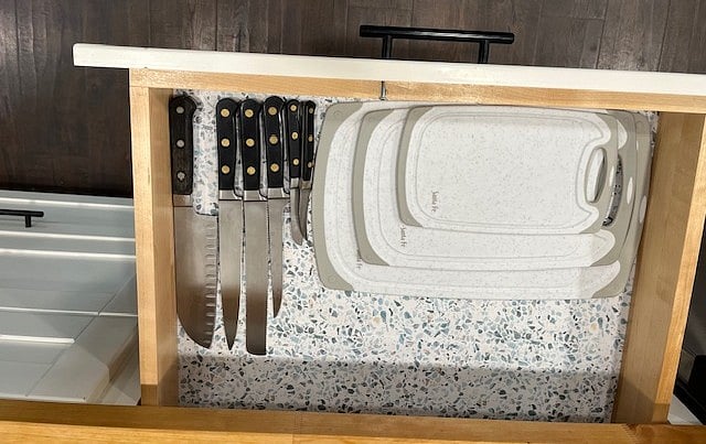 knives and cutting boards