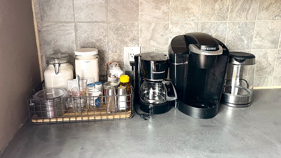 Start your day with complimentary coffee, tea & breakfast snacks. 