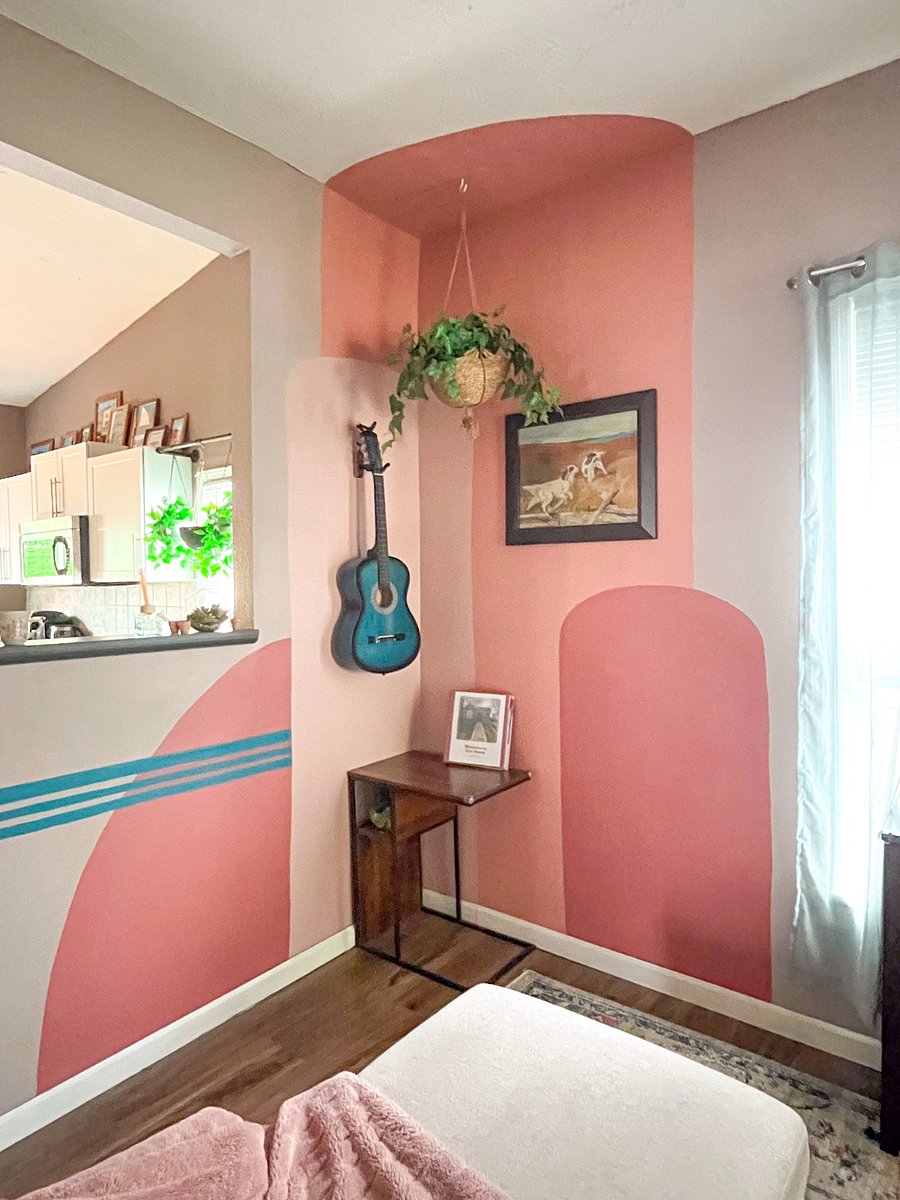 Enjoy personal touches--the mural Jaci hand-painted & the painting by Nick's great grandma. Flip through our handy local guidebook/house manual & feel free to play a tune on the guitar! 