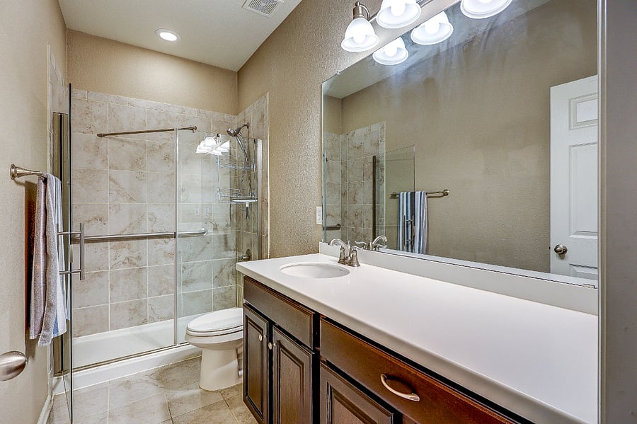 Big shared bathroom for two main level secondary bedrooms