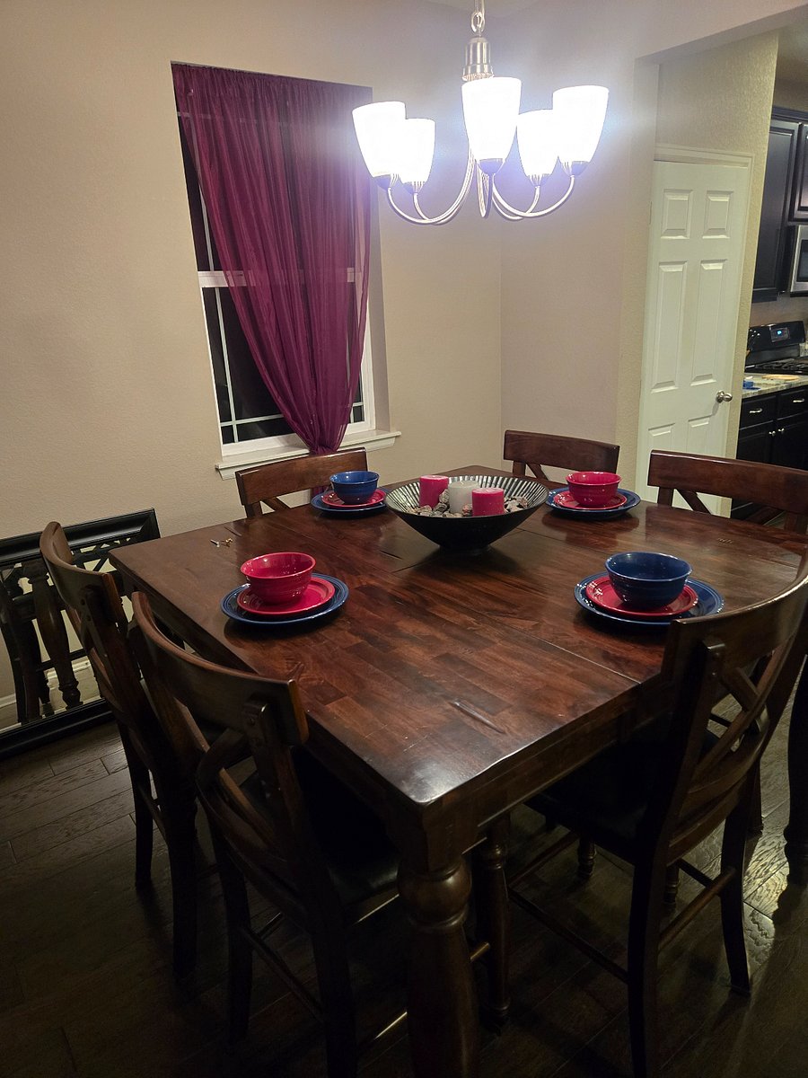 Spacious dining room directly off of the kitchen with plenty of lighting. Can be utilized as a flex space