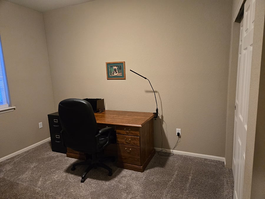 Big fully furnished office space that can be converted into another bedroom