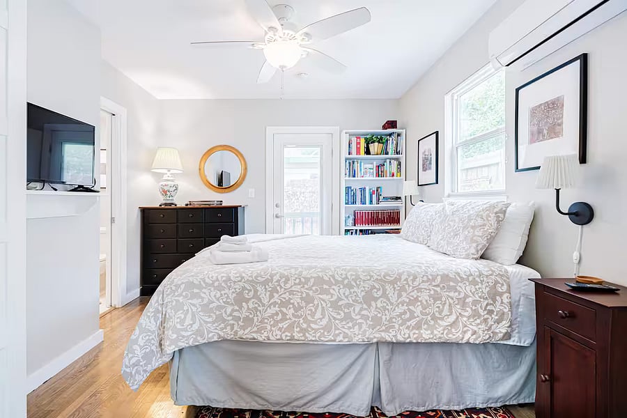 Bedroom- Queen bed