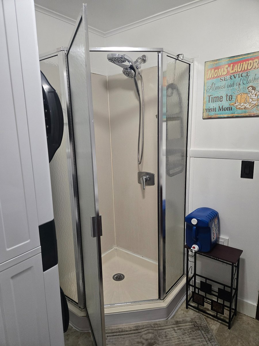 1ST FLOOR BATHROOM WITH LAUNDRY