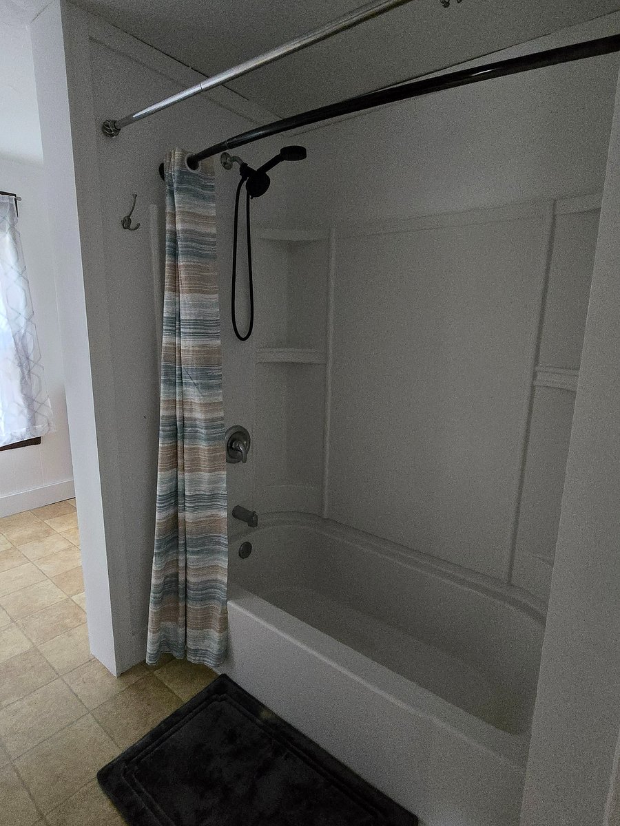 2ND FLOOR BATHROOM