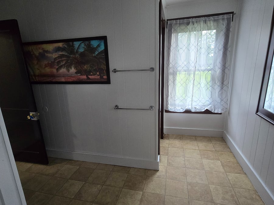 2ND FLOOR BATHROOM