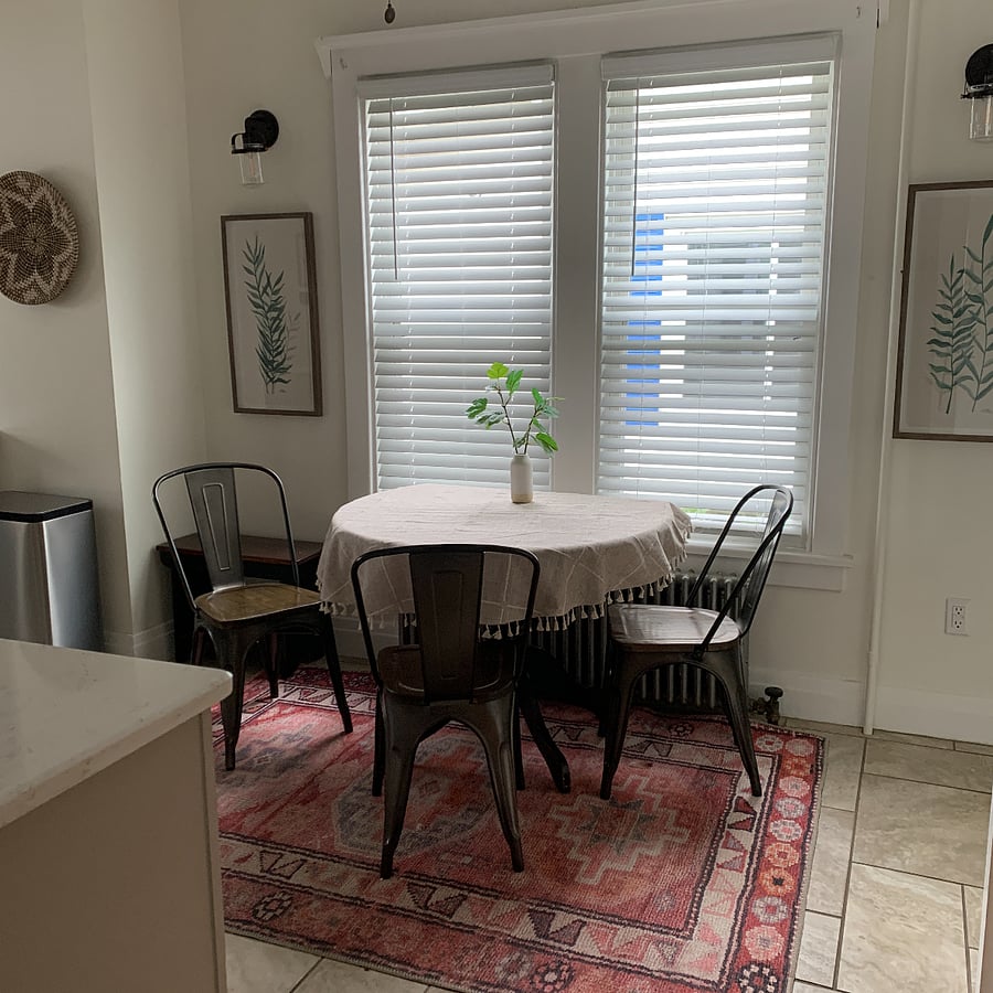 Kitchen eating area