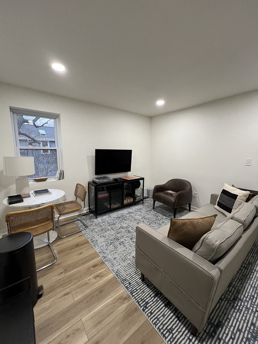 Living Room (angle 1)