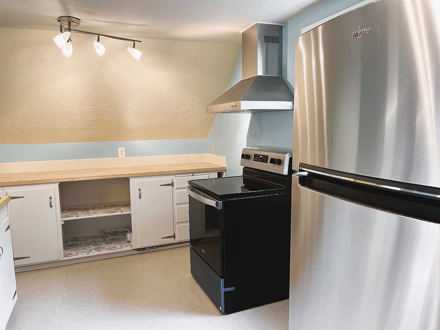 Remodeled full kitchen with new stainless appliances